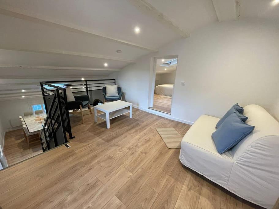 Appartamento Duplex Sous Les Toits Riez Esterno foto