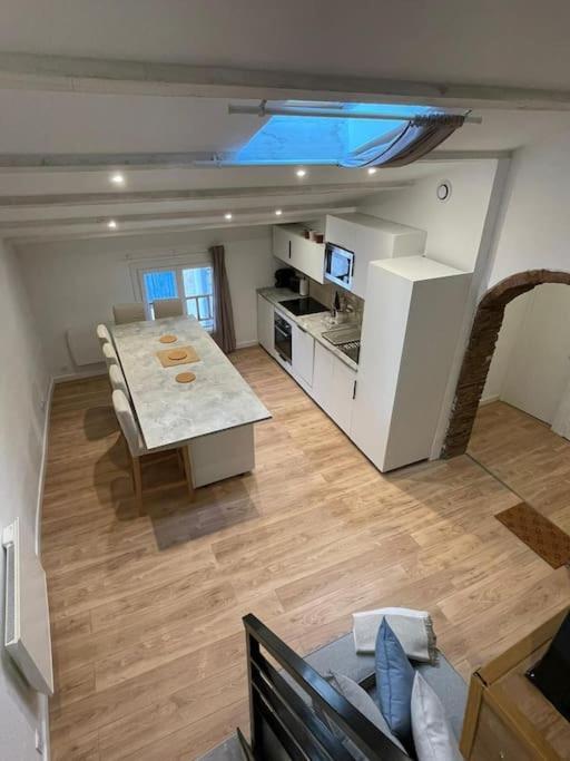 Appartamento Duplex Sous Les Toits Riez Esterno foto