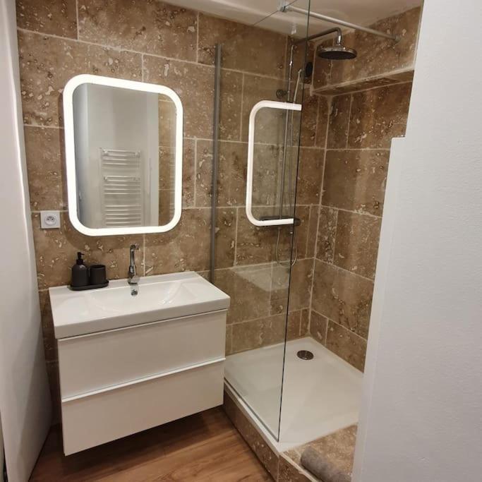 Appartamento Duplex Sous Les Toits Riez Esterno foto